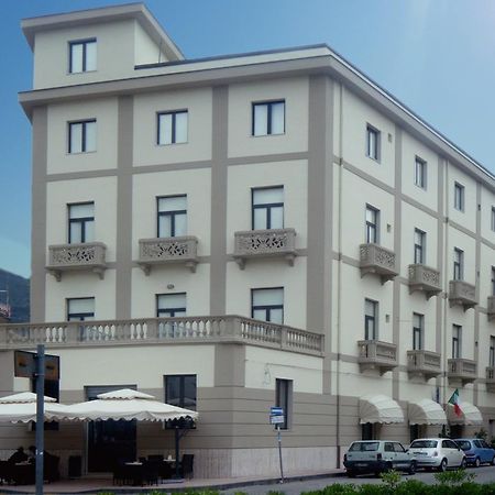 Hotel Vittoria 사프리 외부 사진