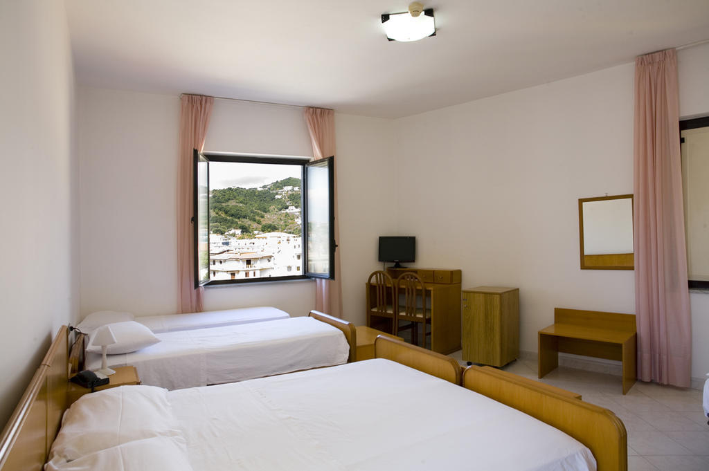 Hotel Vittoria 사프리 객실 사진