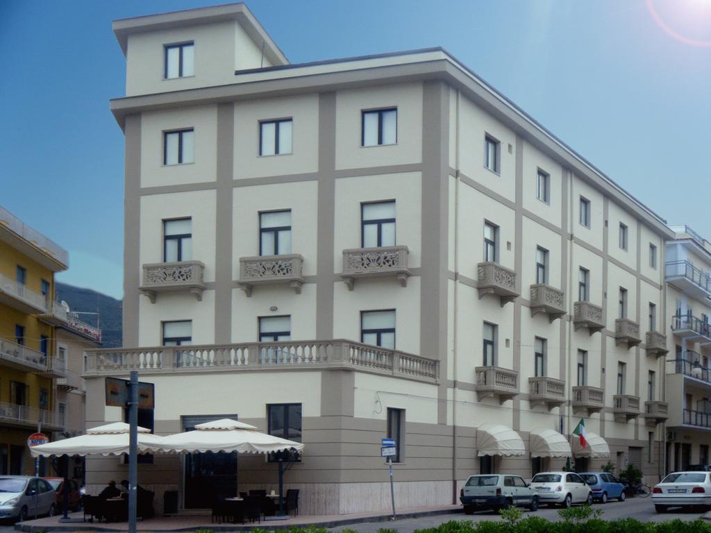 Hotel Vittoria 사프리 외부 사진